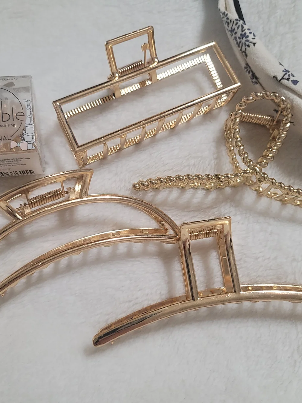 New hair accessories Pearl hair clips Gold claw clips Invisibobble hair ties